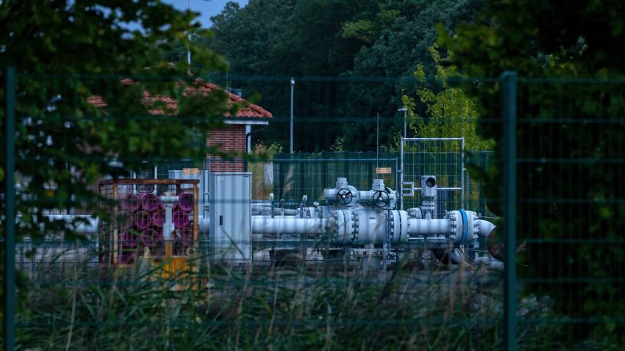 EU gas derivatives market becoming less transparent, watchdog warns