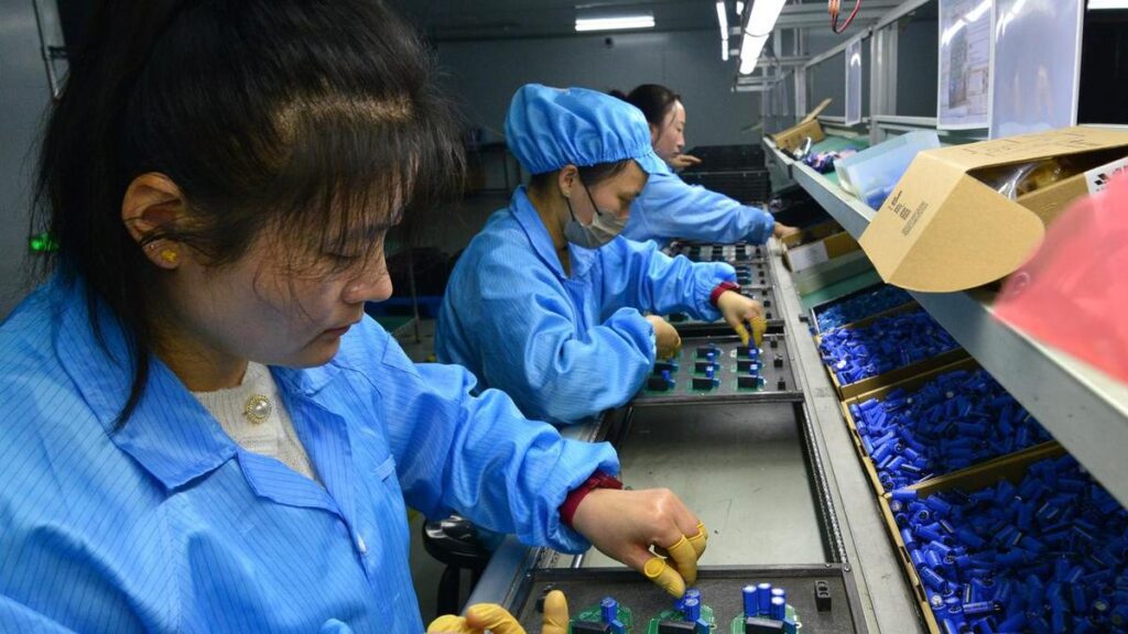 China January official manufacturing PMI drops to 49.3