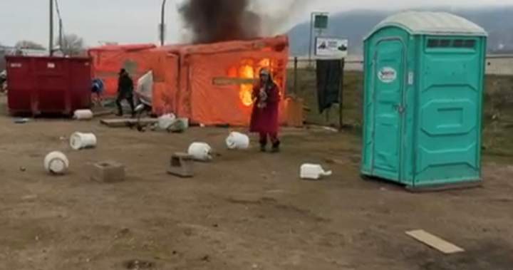 Jurisdictional gaps blamed for fire risk at, near Penticton homeless encampment – Okanagan