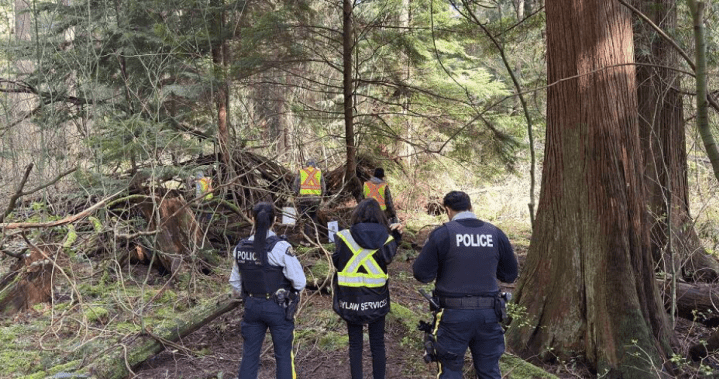 B.C. RCMP help 71-year-old find shelter after 14 years unhoused