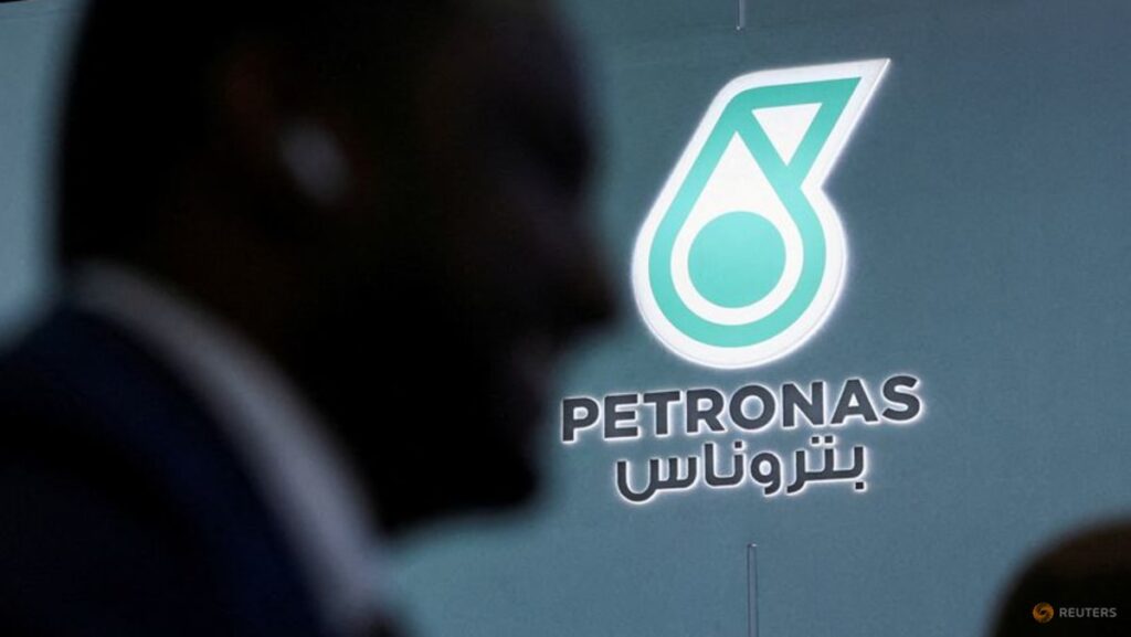 Petronas signs 20-year LNG supply deal with QatarEnergy