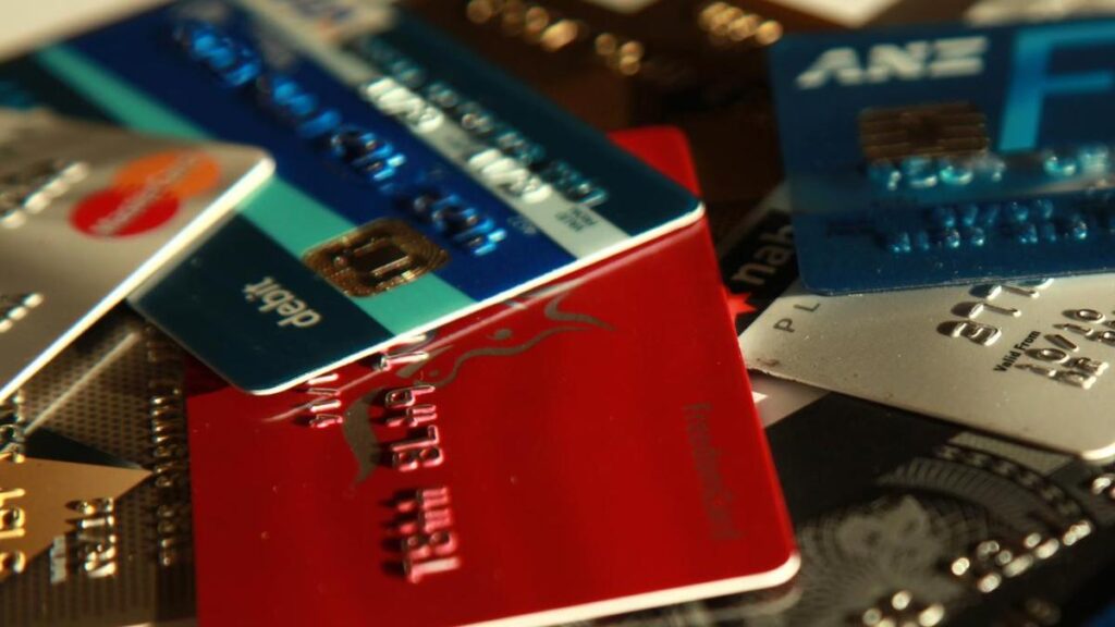Aussies tapping more credit as arrears value swells
