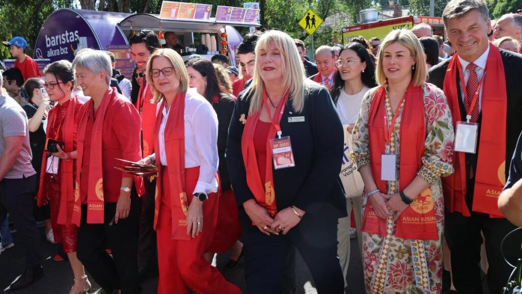 Federal, Victoria leaders meet for uneasy Lunar New Year as One Nation surges