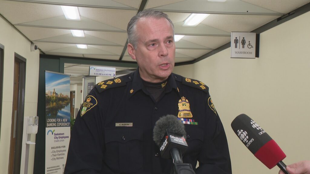 Saskatoon police issue fewer traffic tickets due to staffing shortages: chief – Saskatoon