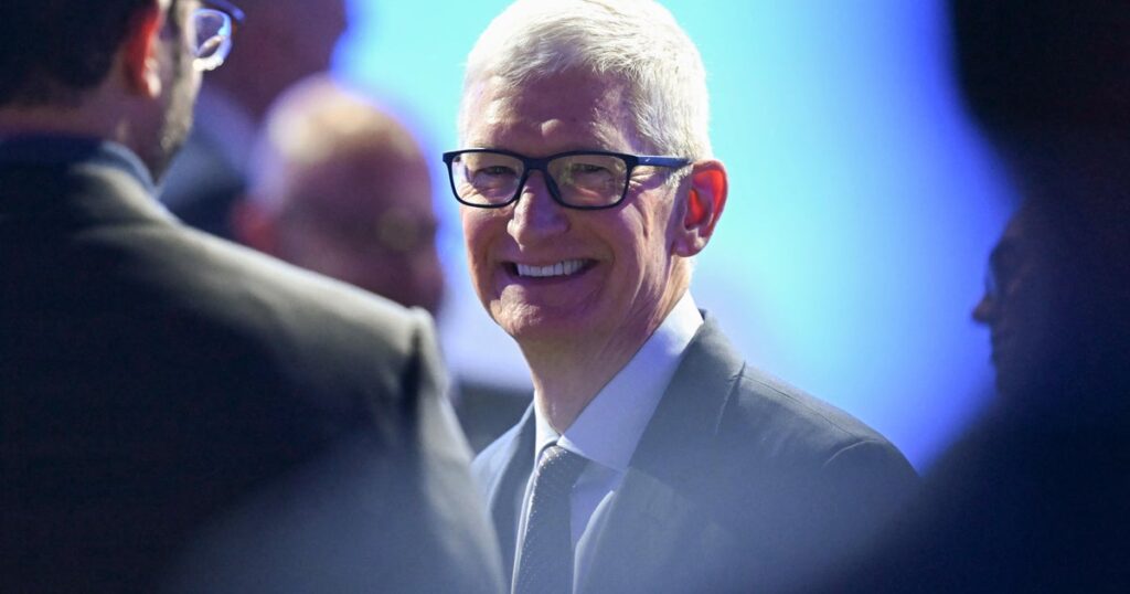 FTC warns Apple’s Tim Cook over alleged political bias in its Apple News app