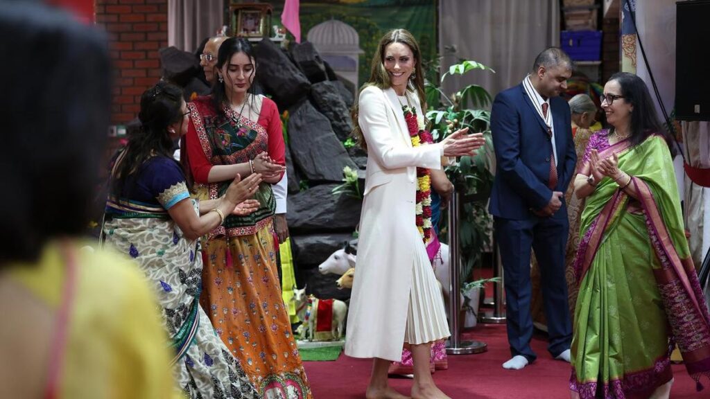 Kate joins Hindu worshippers in dance at temple