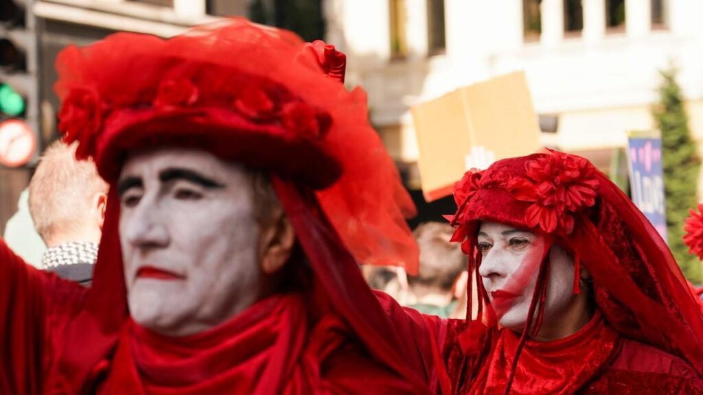 UK protesters march against the rise of political right