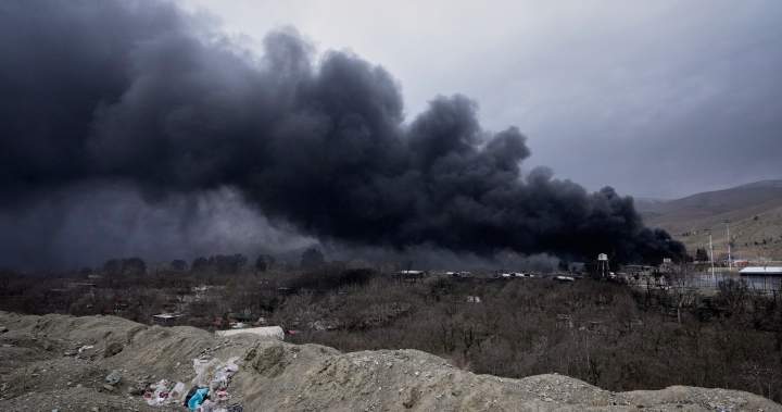 War in Iran: Canadians leaving Middle East by plane, bus and foot – National