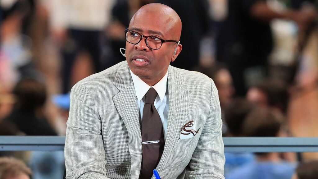 Kenny Smith nixes UNC job talk, calls for long-term commitment from next coach