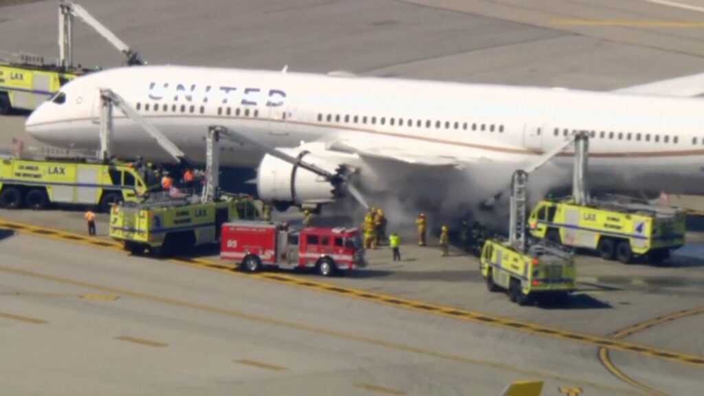 United flight 2127 makes emergency landing at LAX after engine issue