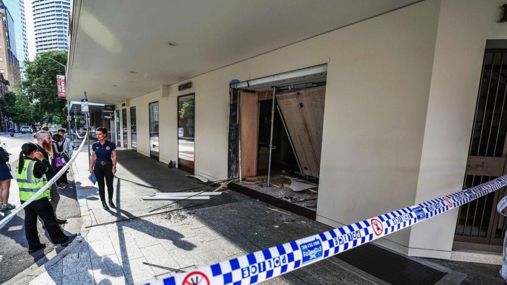 Thieves ram-raid Brisbane Hermes store using stolen Mercedes SUV