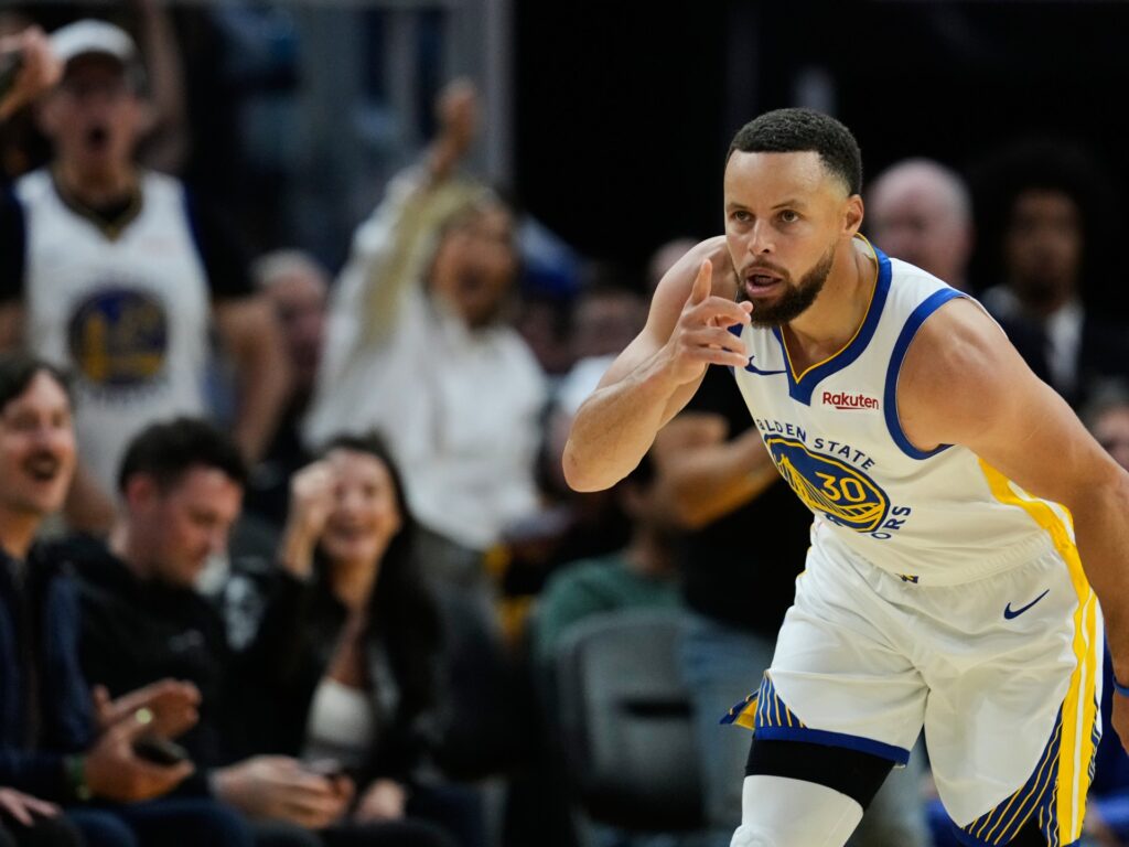 Steph Curry returns from injury with 29 points but Warriors lose to Rockets | Basketball News