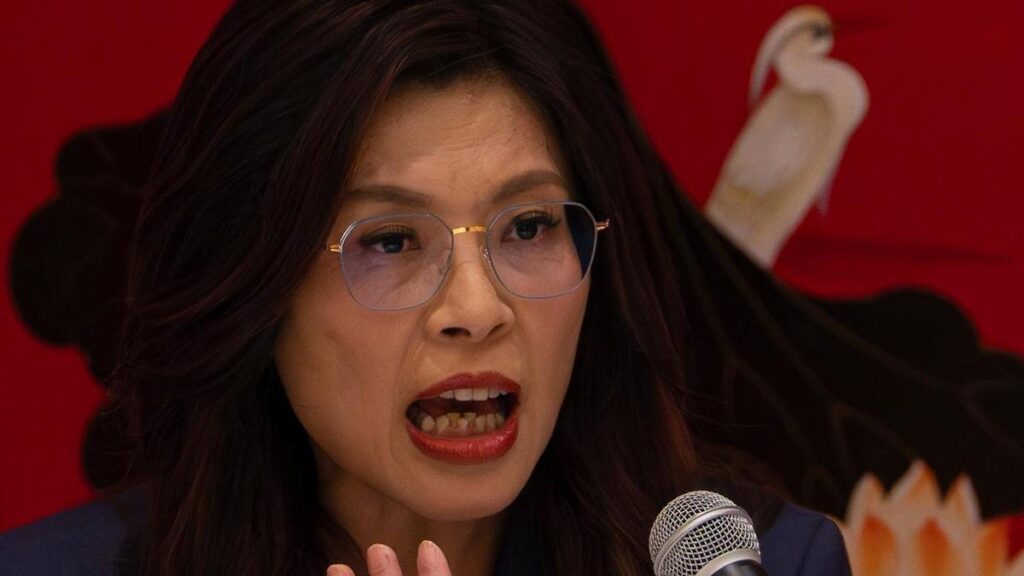 China offers TV, food and flights to win over Taiwanese