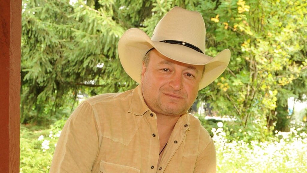 Mark Chesnutt drank half-gallon of vodka a day before finding sobriety
