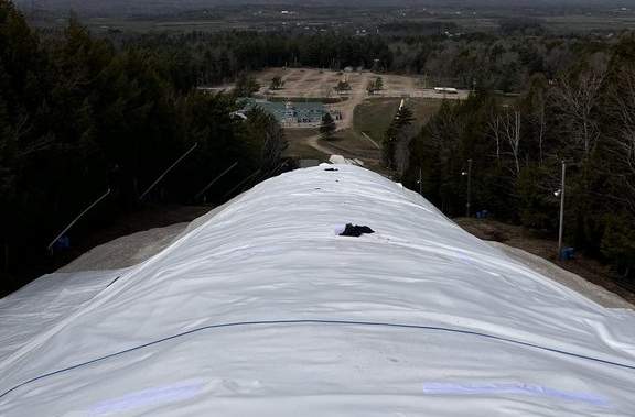 N.S. resort is the latest using high-tech blankets to save snow for next ski season – Halifax