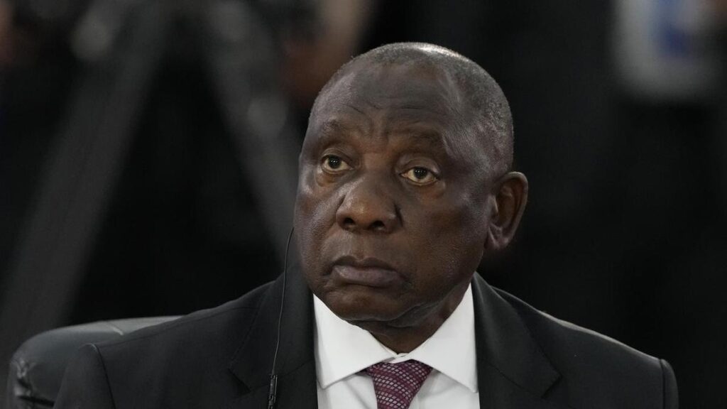 SAfrica president in argues cash-in-sofa scandal