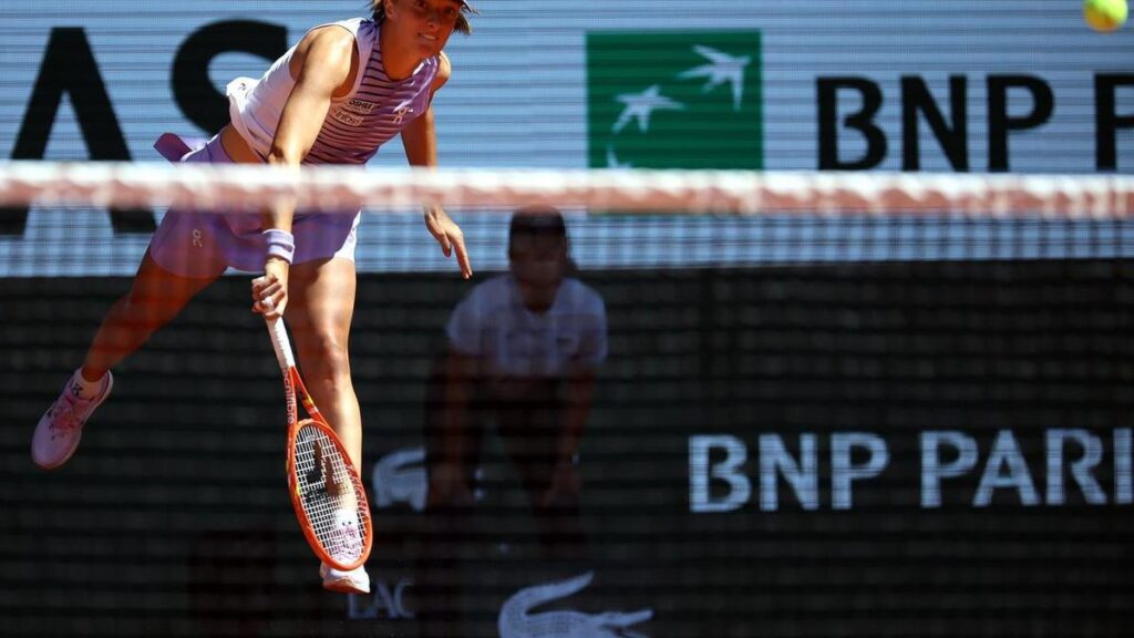 Erratic Swiatek scraps her way past Czech outsider