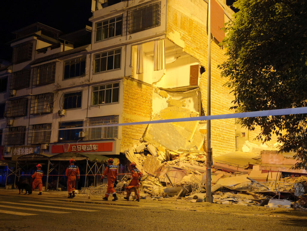 Earthquake hits southern China, toppling buildings | Earthquakes