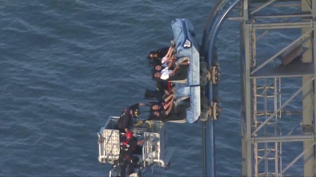 Firefighters rescue 8 riders stuck on Galveston roller coaster for 3 hours