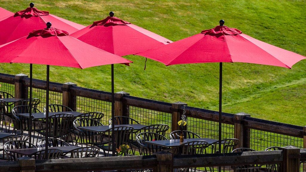 Woman dies after restaurant umbrella strikes her neck in South Carolina