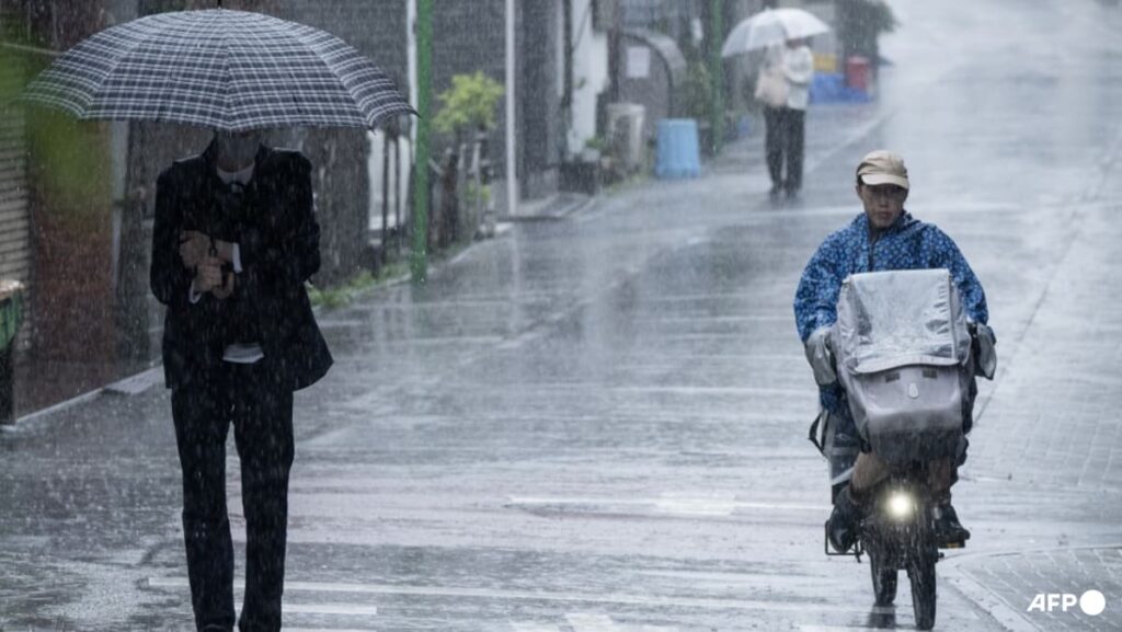 Tropical storm Jangmi batters Japan, cuts power to 60,000 homes