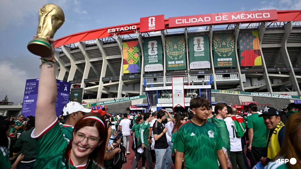 Two Chinese fans robbed at gunpoint in Mexico City during World Cup visit