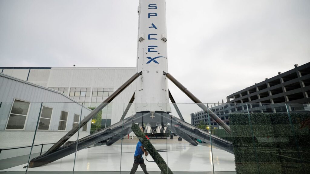 SpaceX stock sinks for a second day, slipping below Amazon market cap