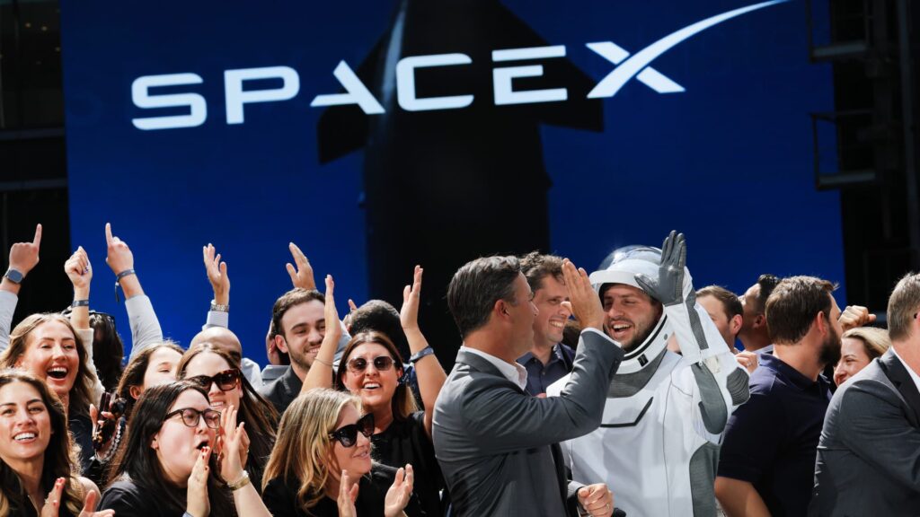Who are SpaceX’s billionaire shareholders?