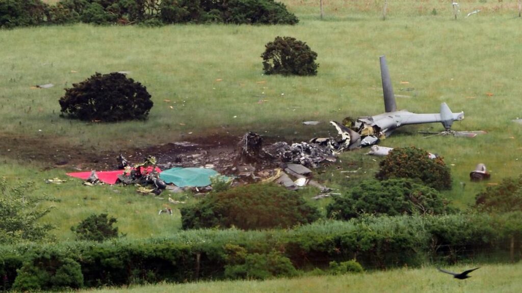 Kate leads tribute after Navy helicopter deaths