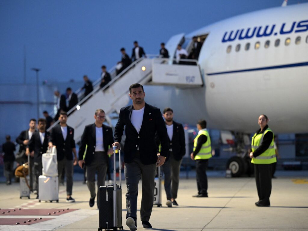 Iran’s World Cup squad lands in Mexico amid US visa row | World Cup 2026 News