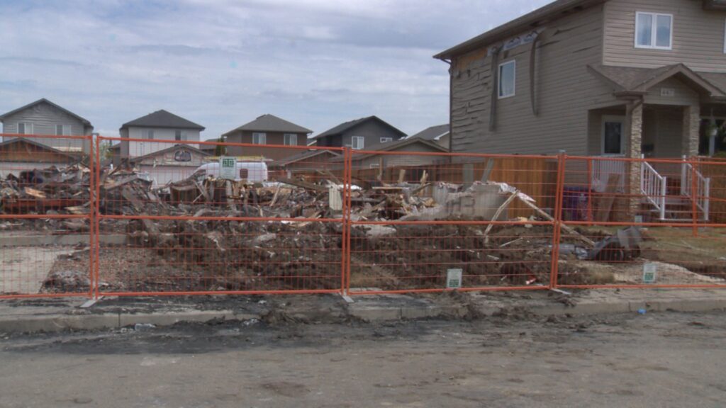 Geary Crescent residents survey damage following Friday blaze – Saskatoon