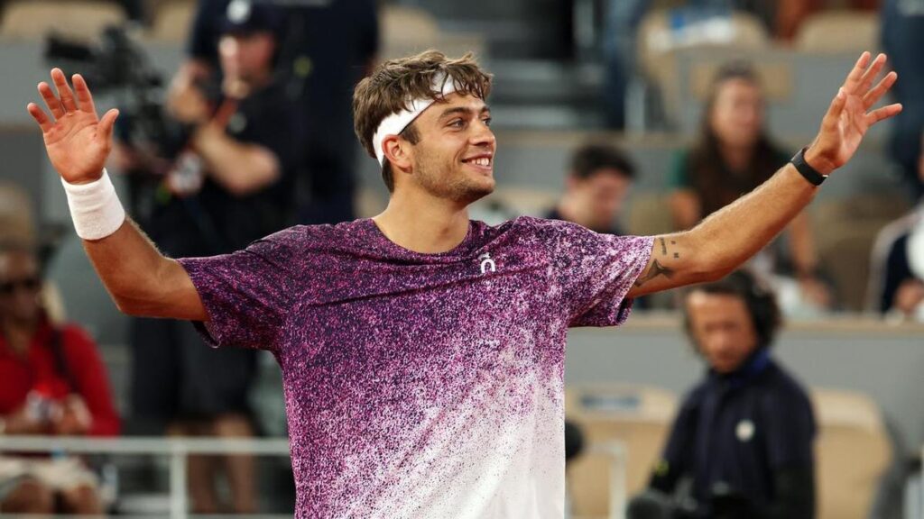Cobolli rides the storm to reach first French semi