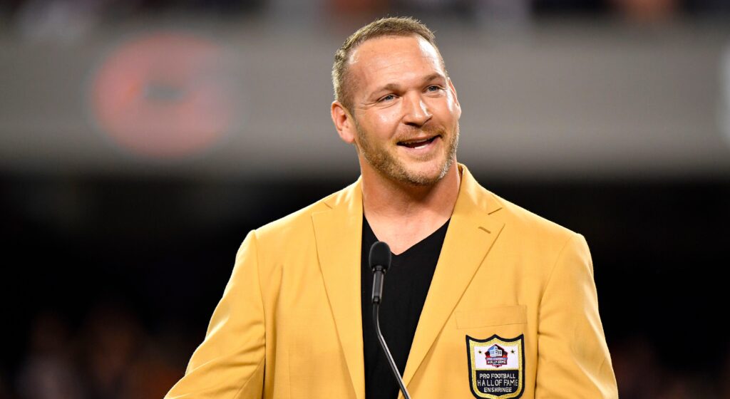 Brian Urlacher blames Illinois immigrant spending for Bears leaving