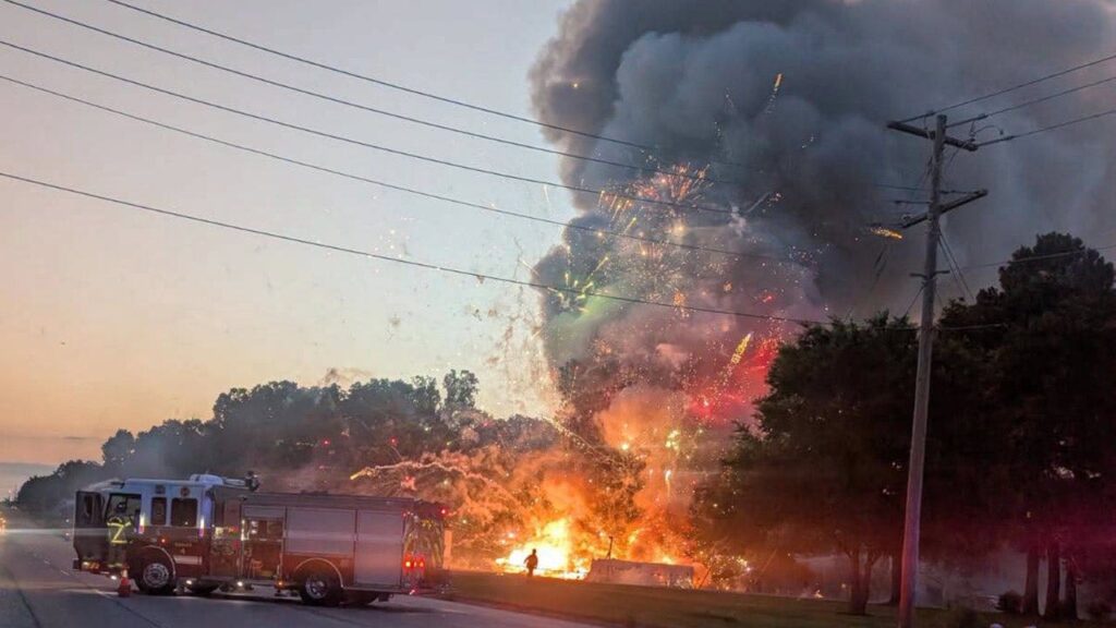 Oklahoma fireworks stand blaze involved ‘fireworks actively detonating’