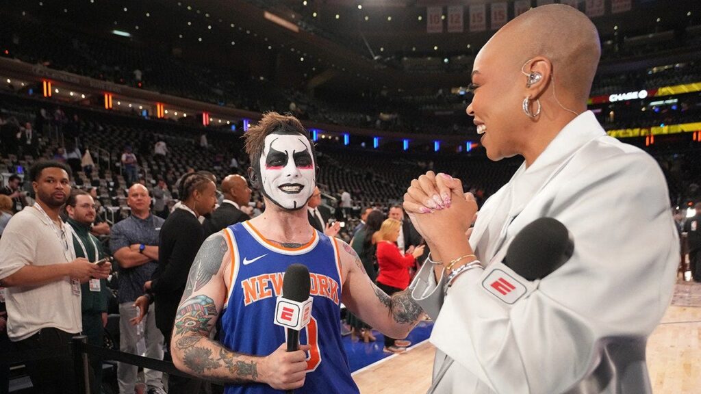 WWE star Danhausen celebrates after Knicks end 53-year title drought