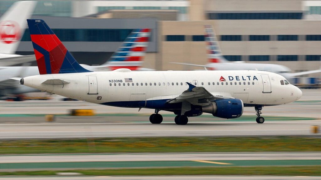FAA probes plane go-around due to aircraft leaving from intersecting runway