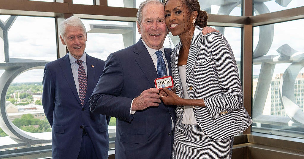 George W. Bush gifts Michelle Obama a tin of Altoids at Obama Center opening in an ode to their friendship