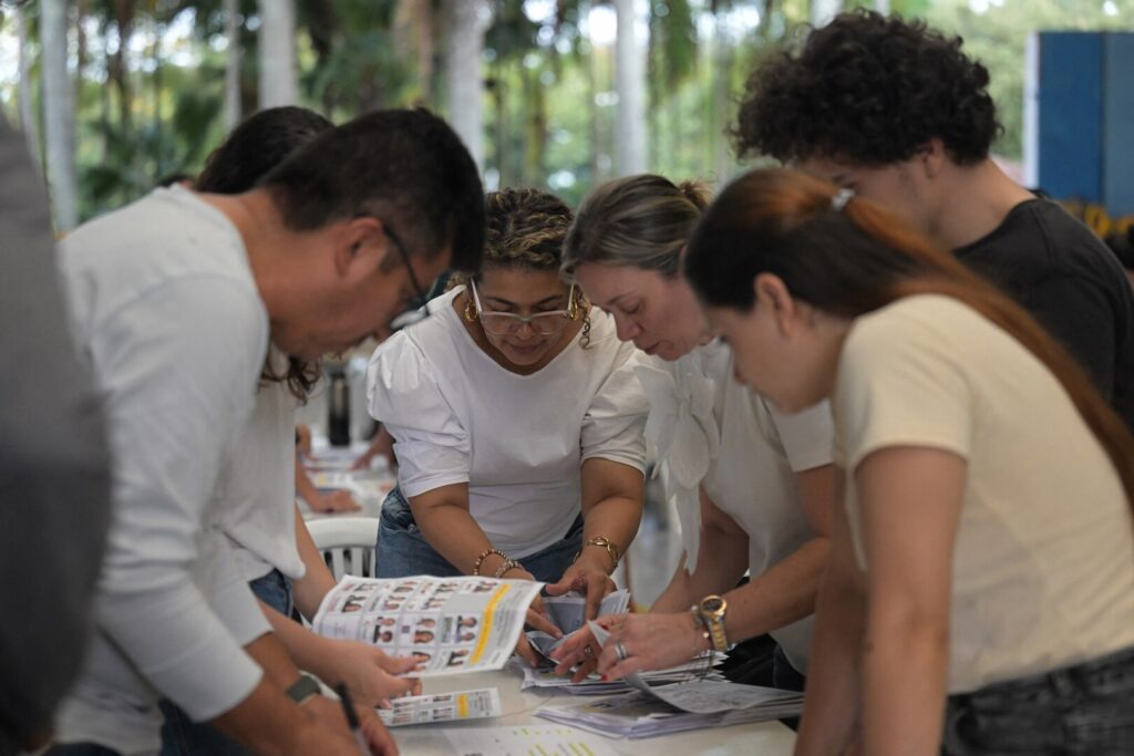 Tense election night in Colombia as country heads to presidential runoff | Elections