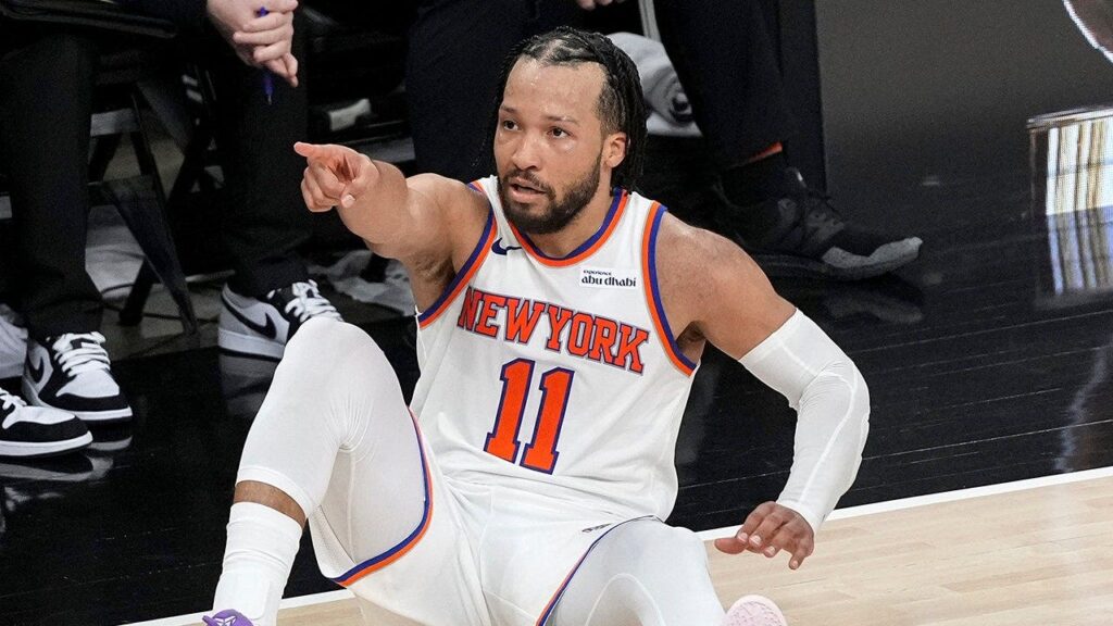 NBA investigating fans who allegedly directed remarks to Jalen Brunson: report