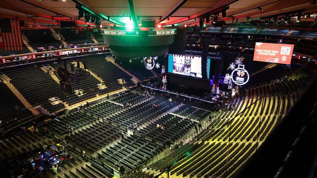 Madison Square Garden concertgoer dies after fall during Goose show