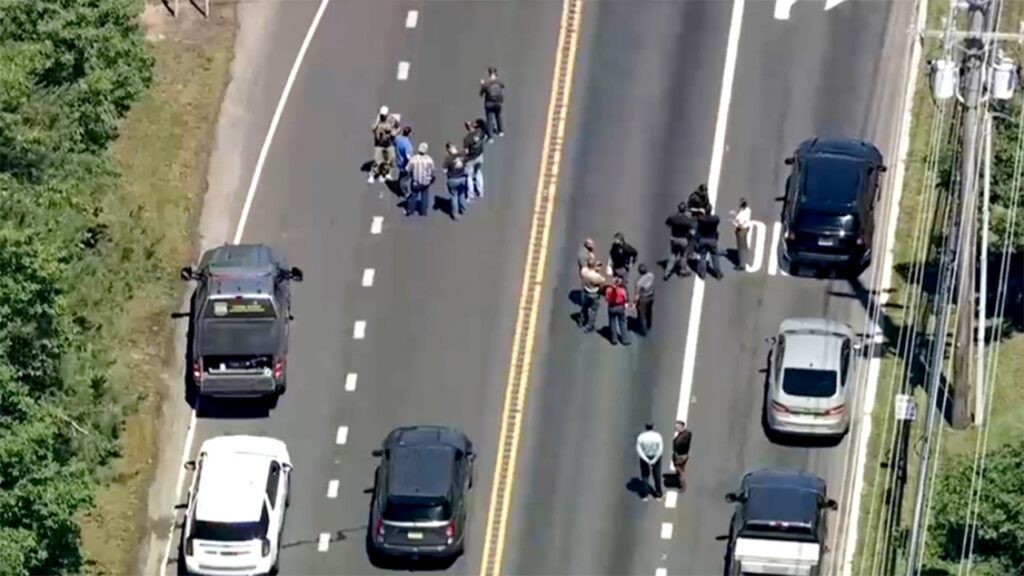 Fleeing suspect hits ICE agent in New Jersey immigration arrest, on the run