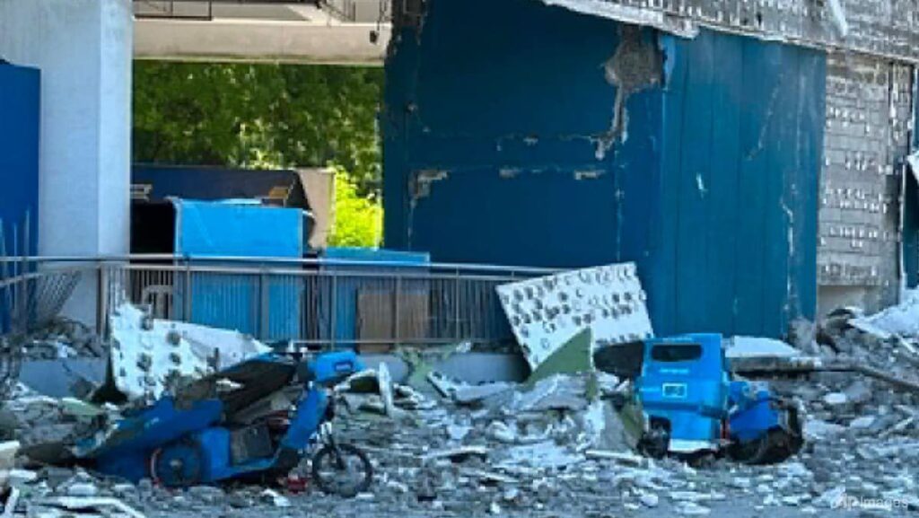 Major quake off Philippines kills one, triggers tsunami warnings