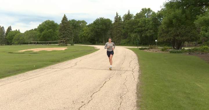 Winnipegger honours father with Manitoba Marathon donations – Winnipeg