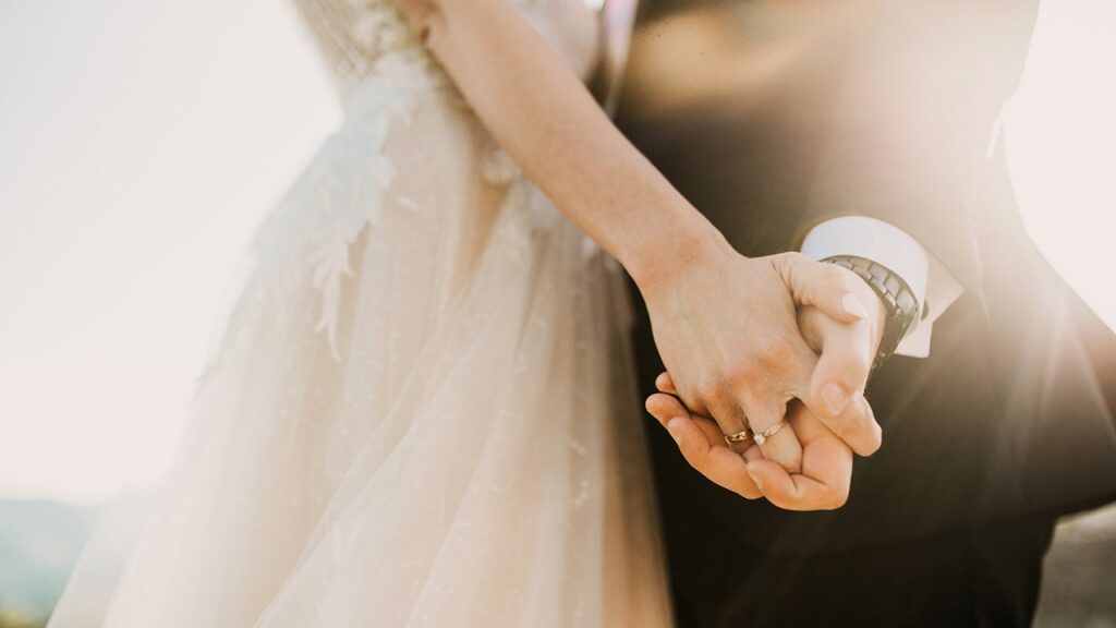 Catholic priest advises engaged couples to stop having sex before wedding
