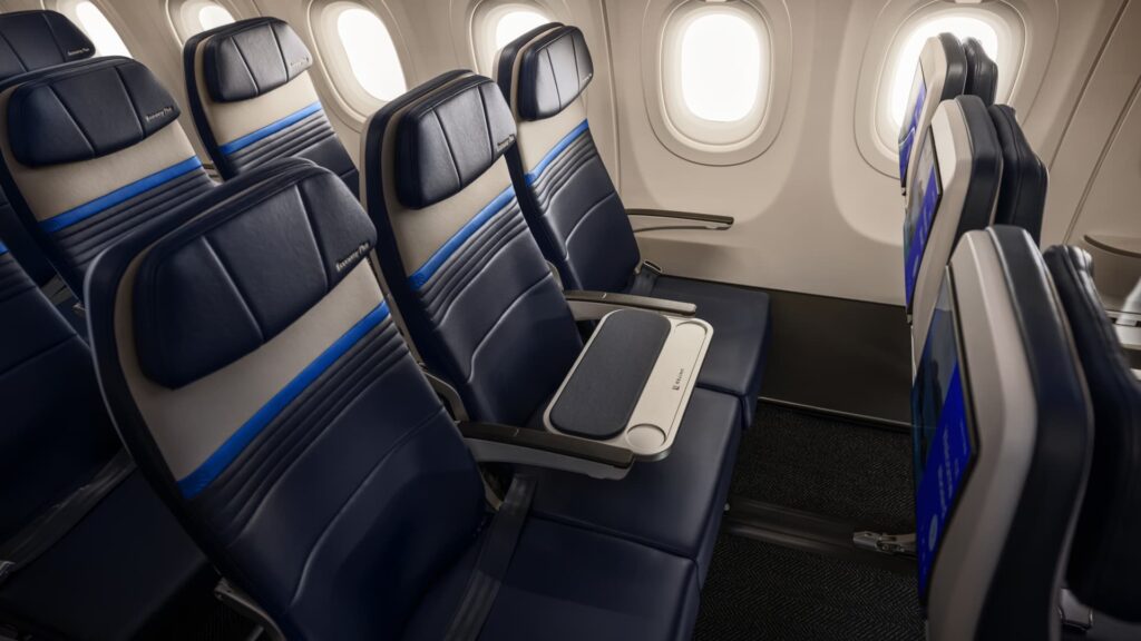 United Airlines to charge more for an empty middle seat