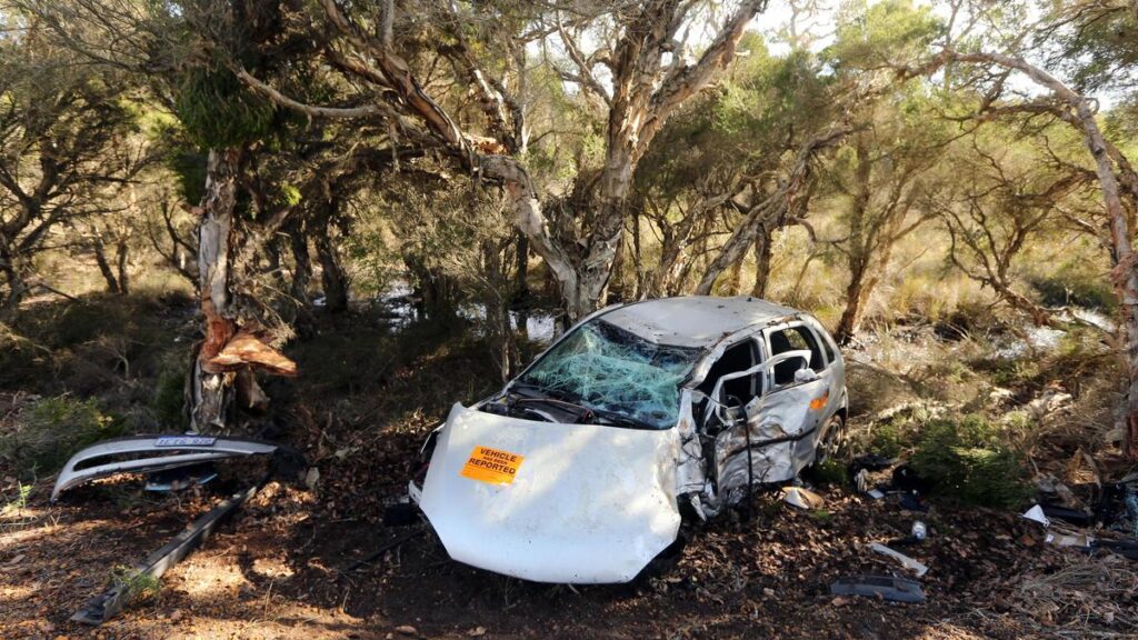 Fog flagged as factor in two early crashes on Great Southern roads leaving one hospitalised, second uninjured