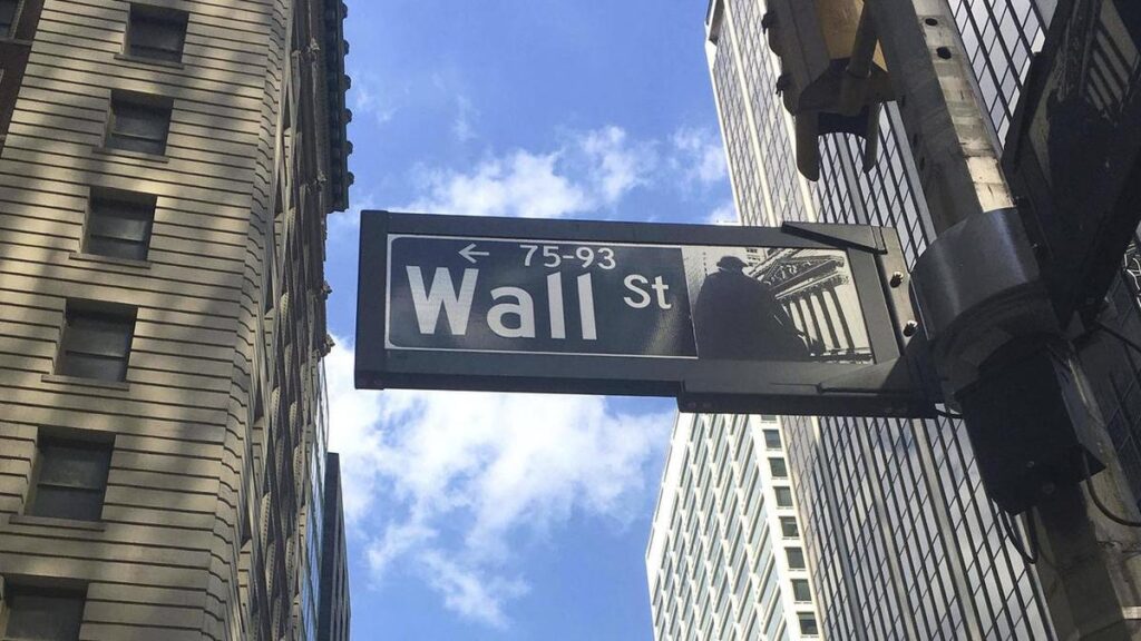 Wall St mixed, caution ahead of Big Tech earnings