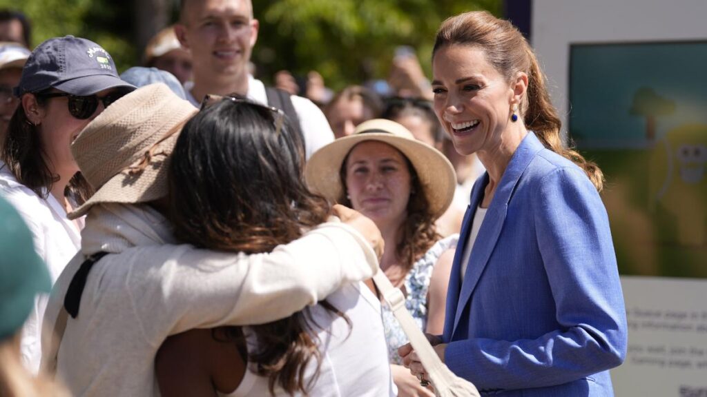 Princess Kate stuns day four Wimbledon crowds after swapping royal duties for ticket scanning and selfies