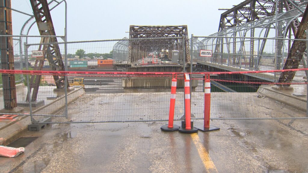 Start of Arlington Bridge deconstruction marks ‘historic day,’ Winnipeg mayor says – Winnipeg