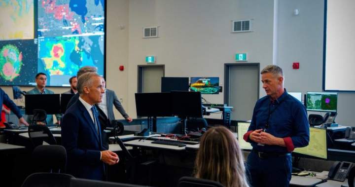 Ottawa halved federal emergency centre staff before wildfire season: union – National